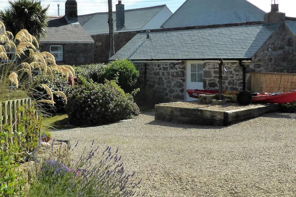 Little Barn Near Treen Cliffs And Beach Saint Levan Exterior foto